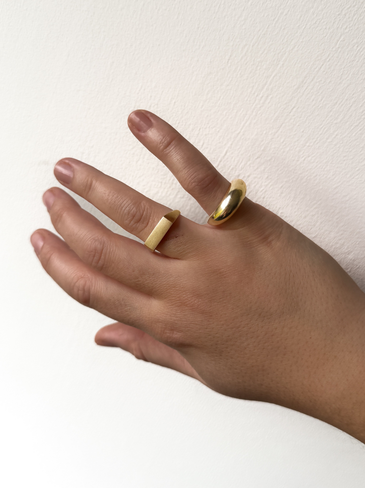 Unisex 9Y solid gold Wedge ring.
