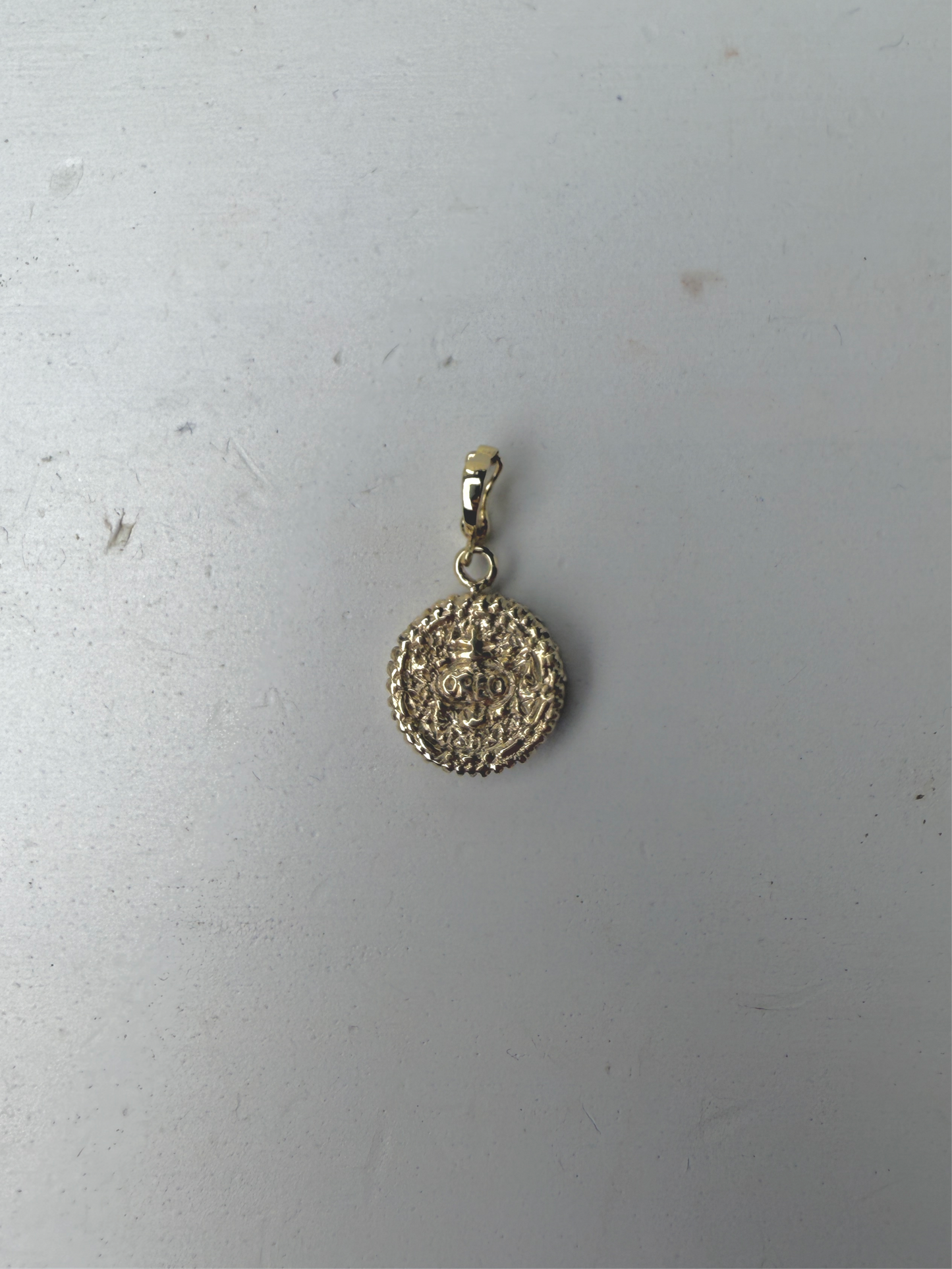 9 ct Yellow Gold Oreo Cookie Pendant on a 9ct Yellow Gold 1.8mm Wide Light Belcher Chain 20 inches, comes together