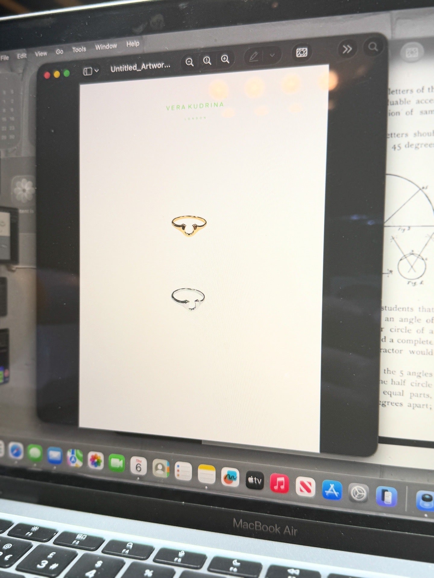 Tiny horseshoe ring 9Y gold