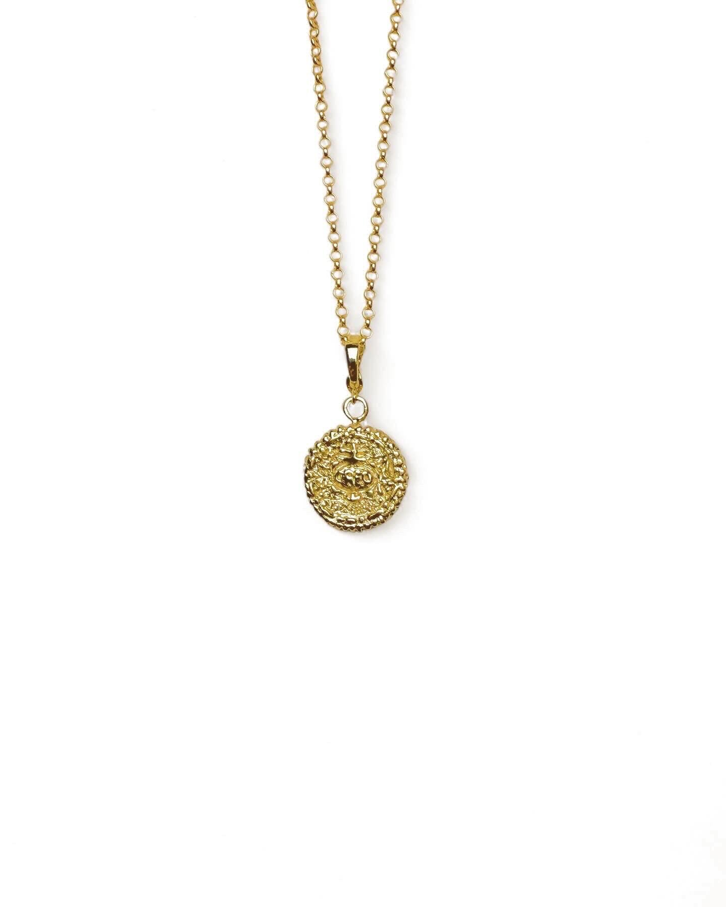 9 ct Yellow Gold Oreo Cookie Pendant on a 9ct Yellow Gold 1.8mm Wide Light Belcher Chain 20 inches, comes together